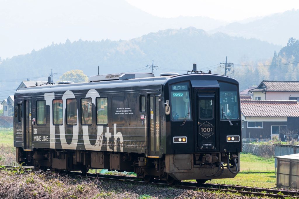 美祢線全線開通100周年記念ラッピング車両